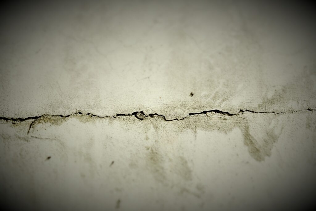 crack concrete concrete wall