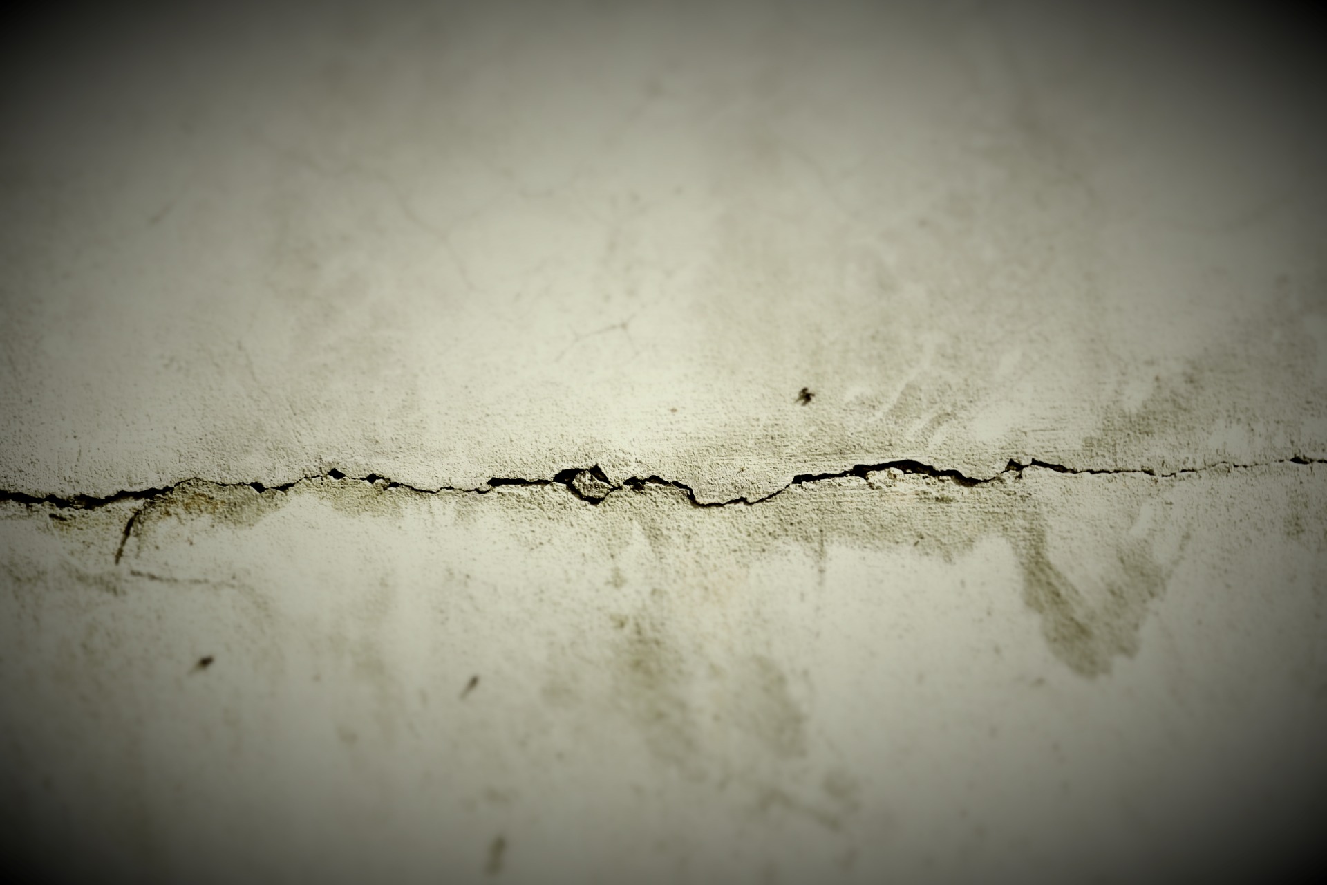 crack concrete concrete wall