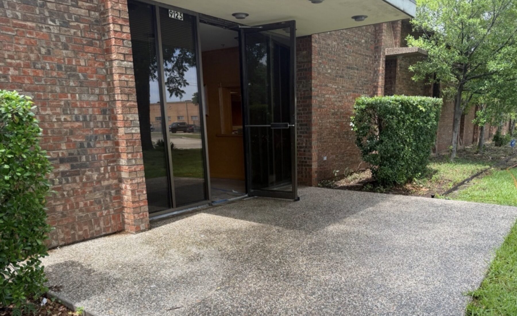 Front entrance of the warehouse office at 9125 Viscount Row, Dallas, TX